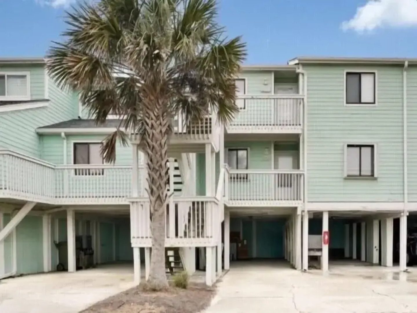 Sandy Toes - Unbeatable Location Within Biking Distance To Dining, Shops, And Entertainment! 2 Bedroom Condo by Redawning