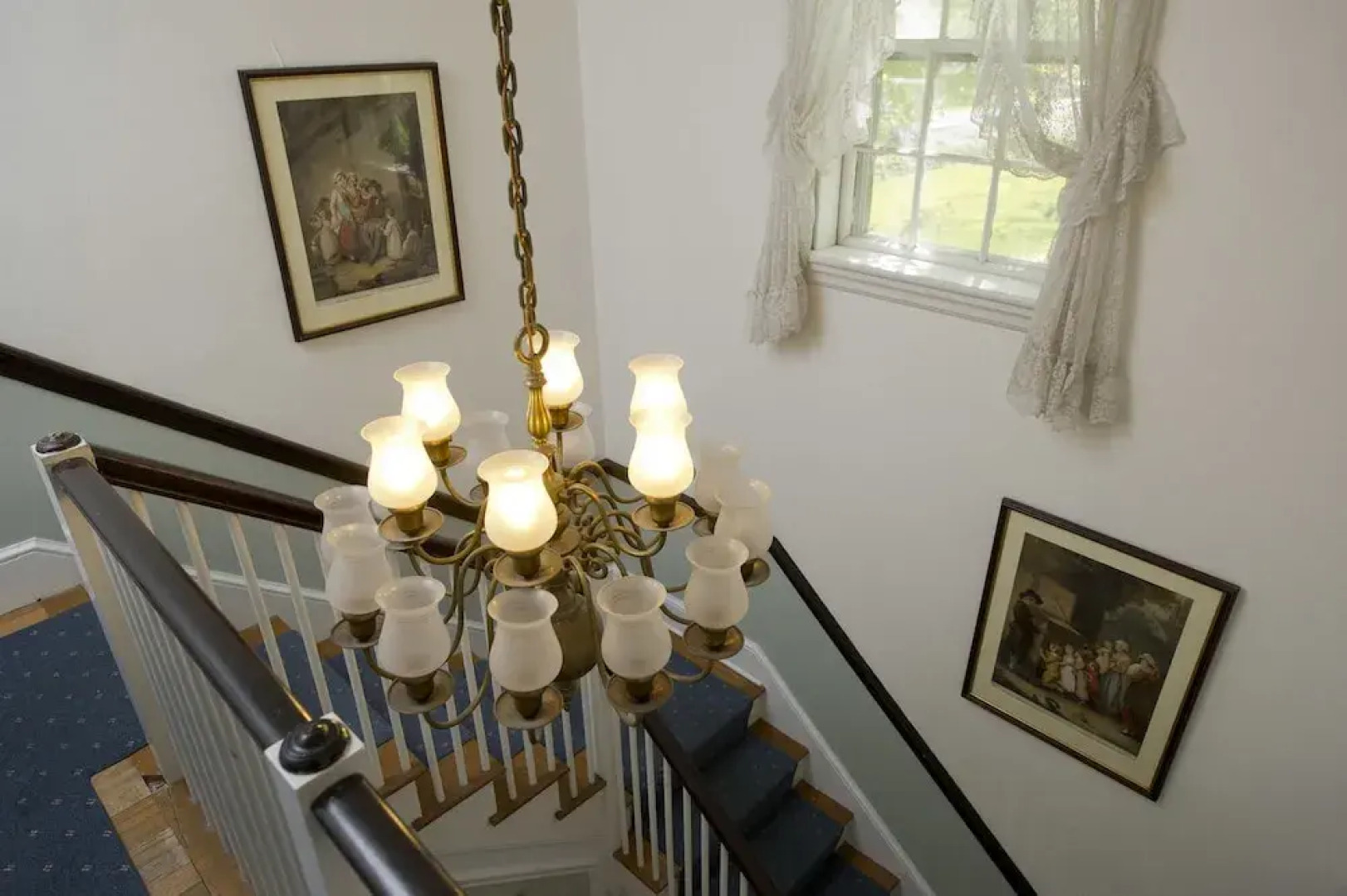 Anne's White Columns Inn