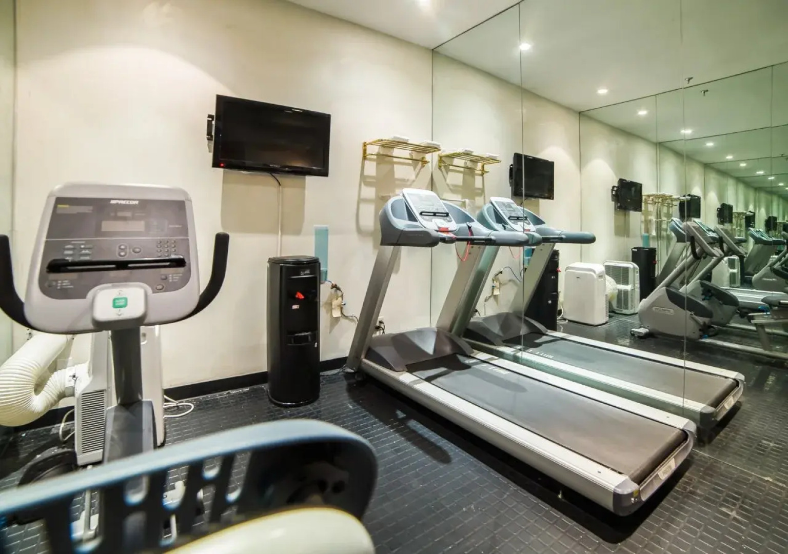 Night Hotel Broadway