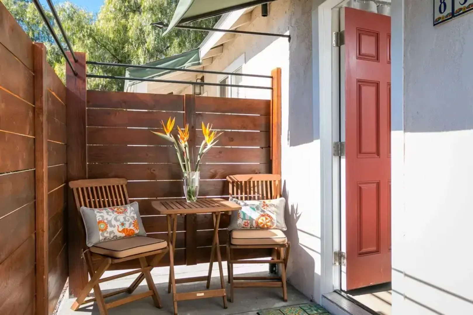 Oak View Studio Near Lake & Ojai - 1 Br apts by RedAwning