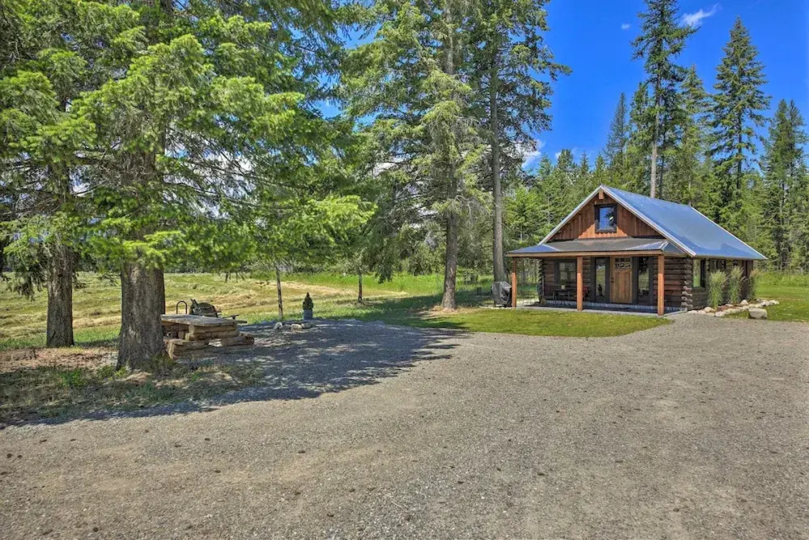 Serene Kootenai Cabin - 3 Mi to Dtwn & River!