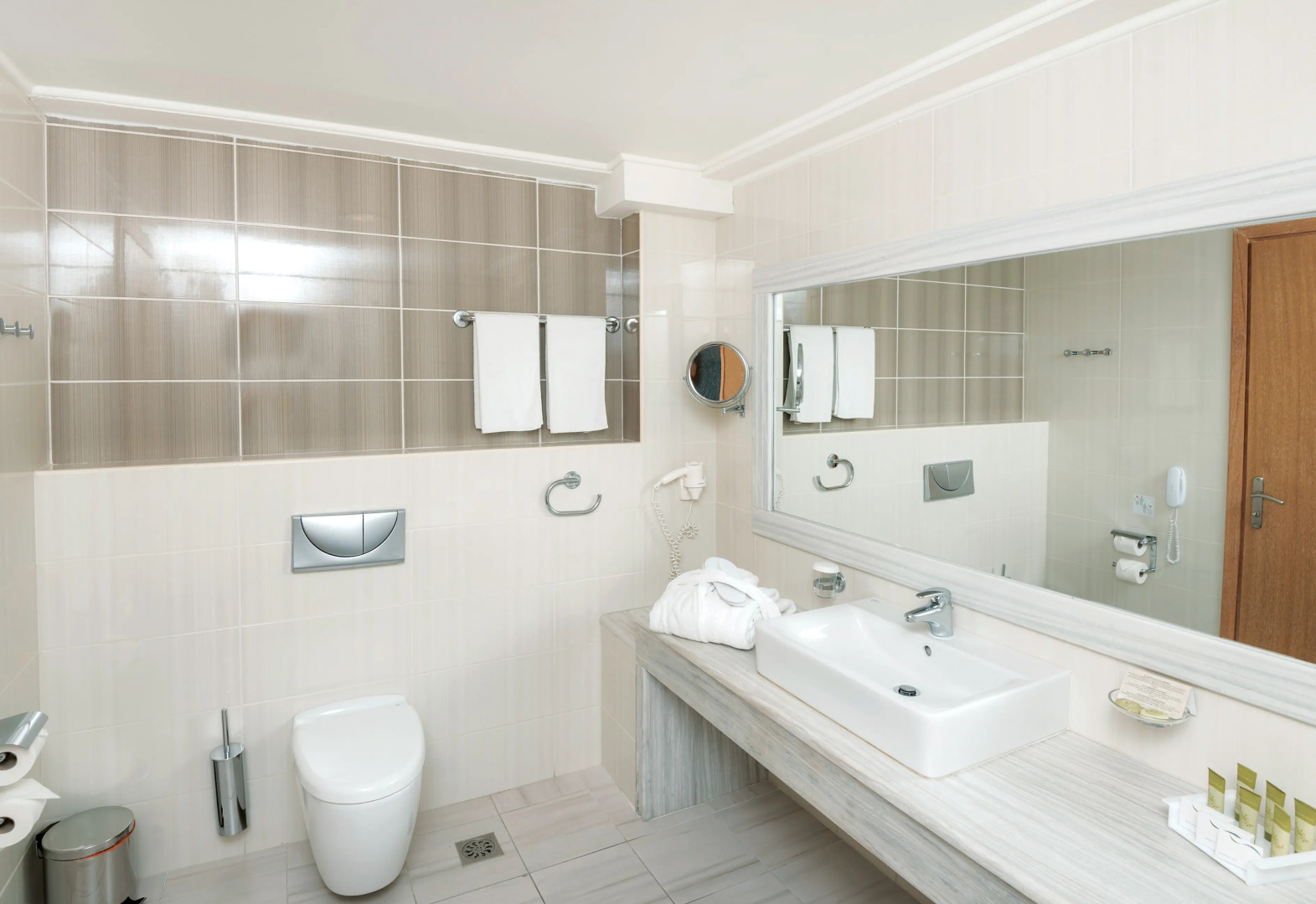 Grand Blue Beach Hotel