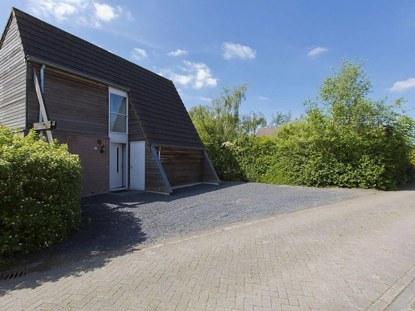 Welcoming Holiday Home in Grou Near River