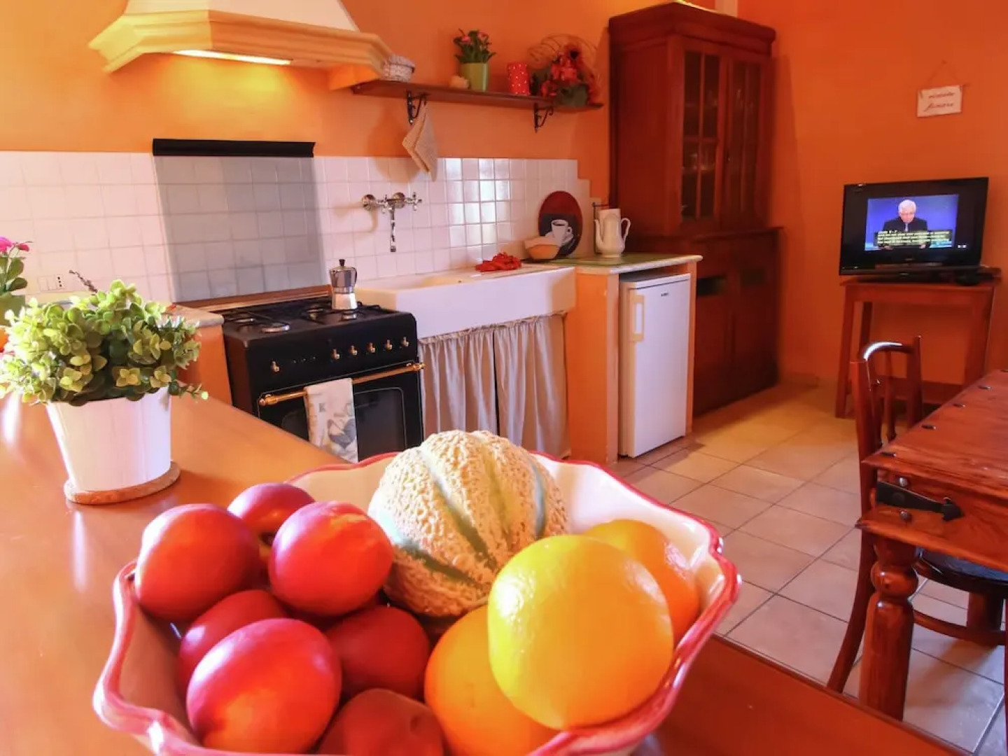 Spacious Farmhouse near Montalto di Castro with Shared Pool