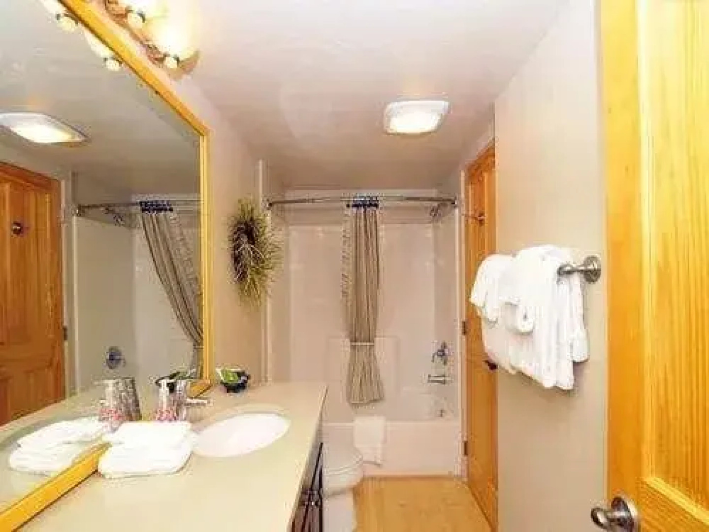 Trailview West Condominiums