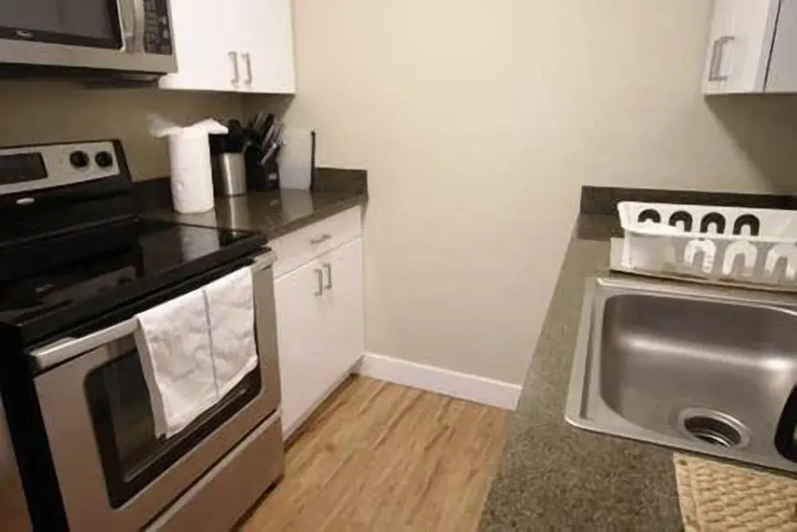 Furnished Washer & Dryer Near HWY 101
