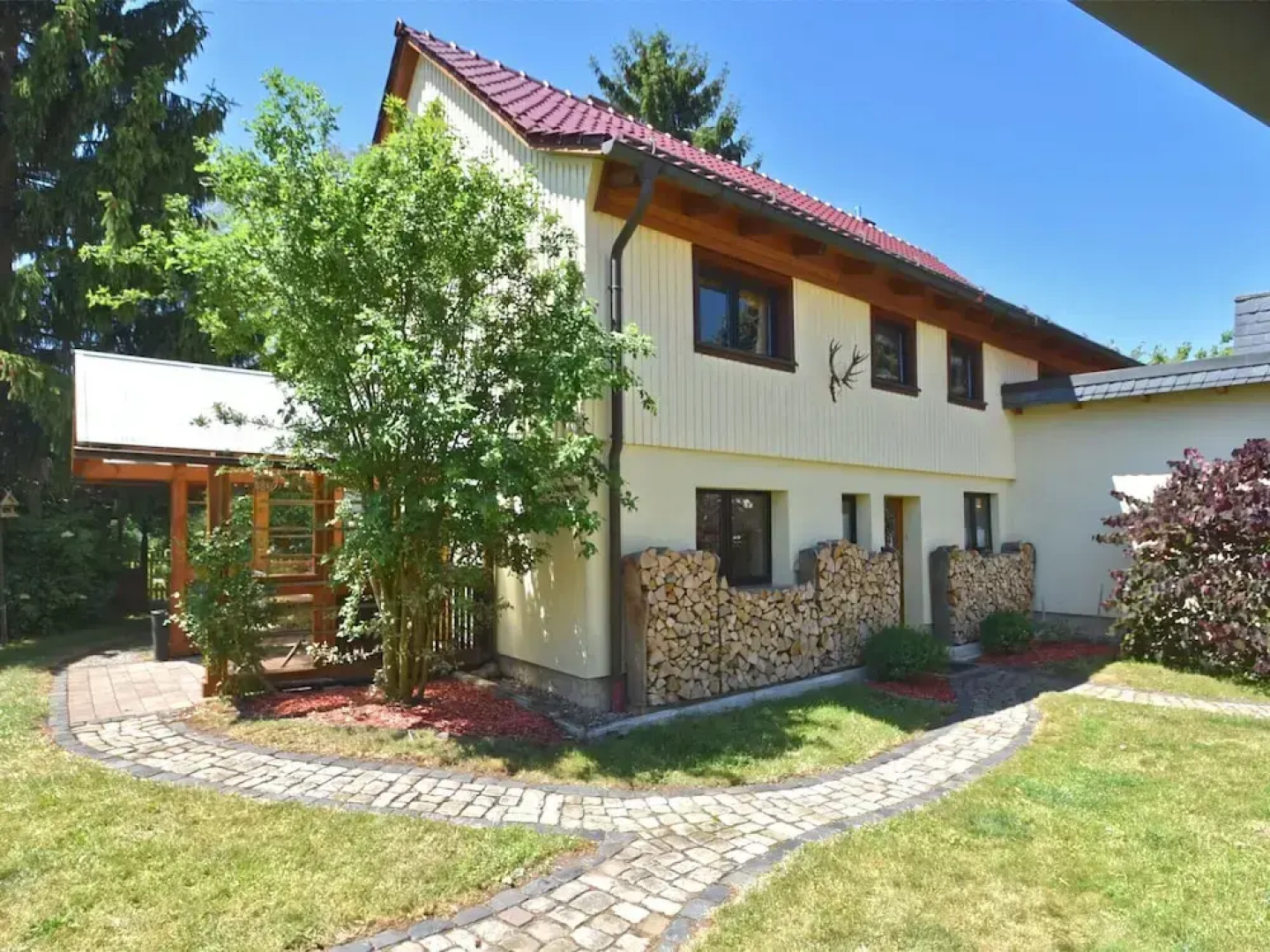 Vintage Hoilday Home in Leina with Pond