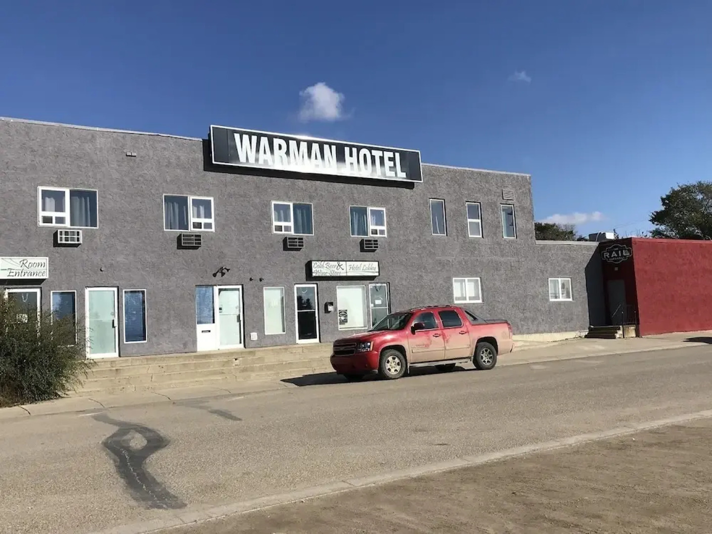 Warman Hotel