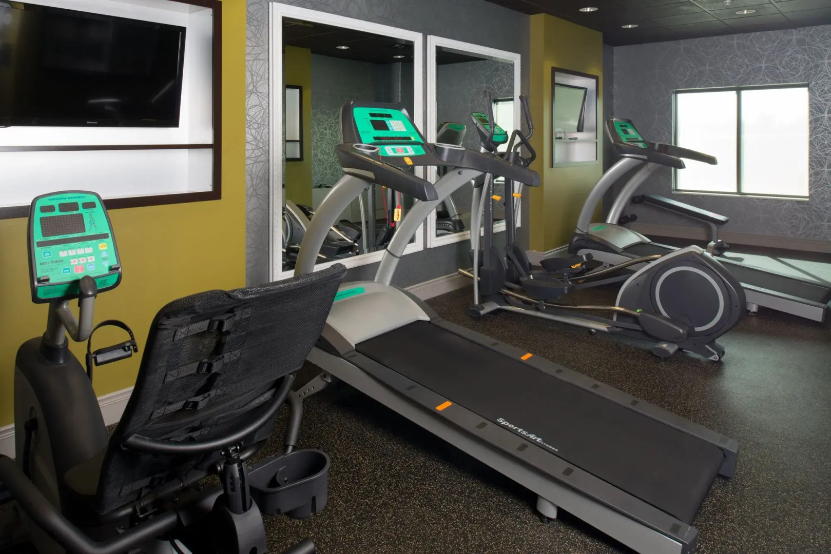 Holiday Inn Express and Suites Kansas City Airport by IHG