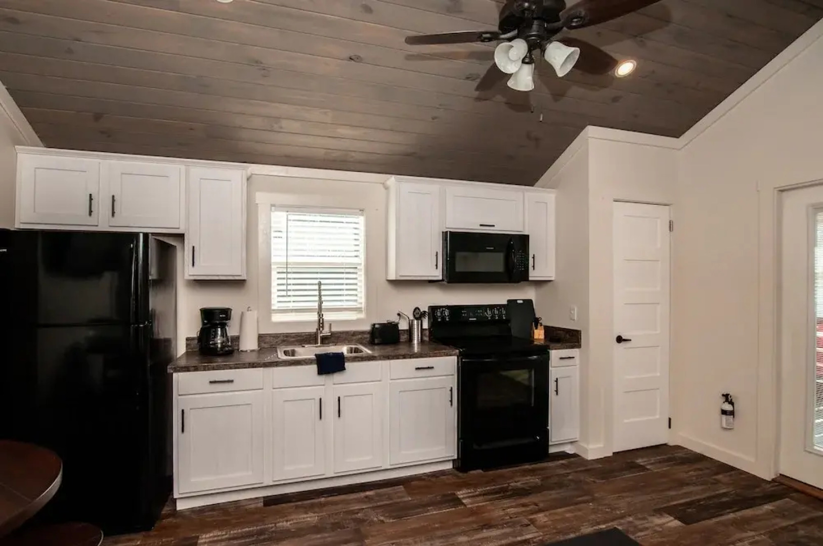 Sunset , River Rocks Landing With 3 Pools! 1 Bedroom Bungalow