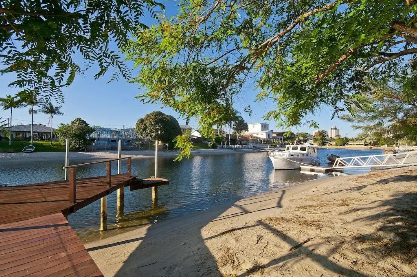 Bal Harbour Broadbeach Waters Holiday Home