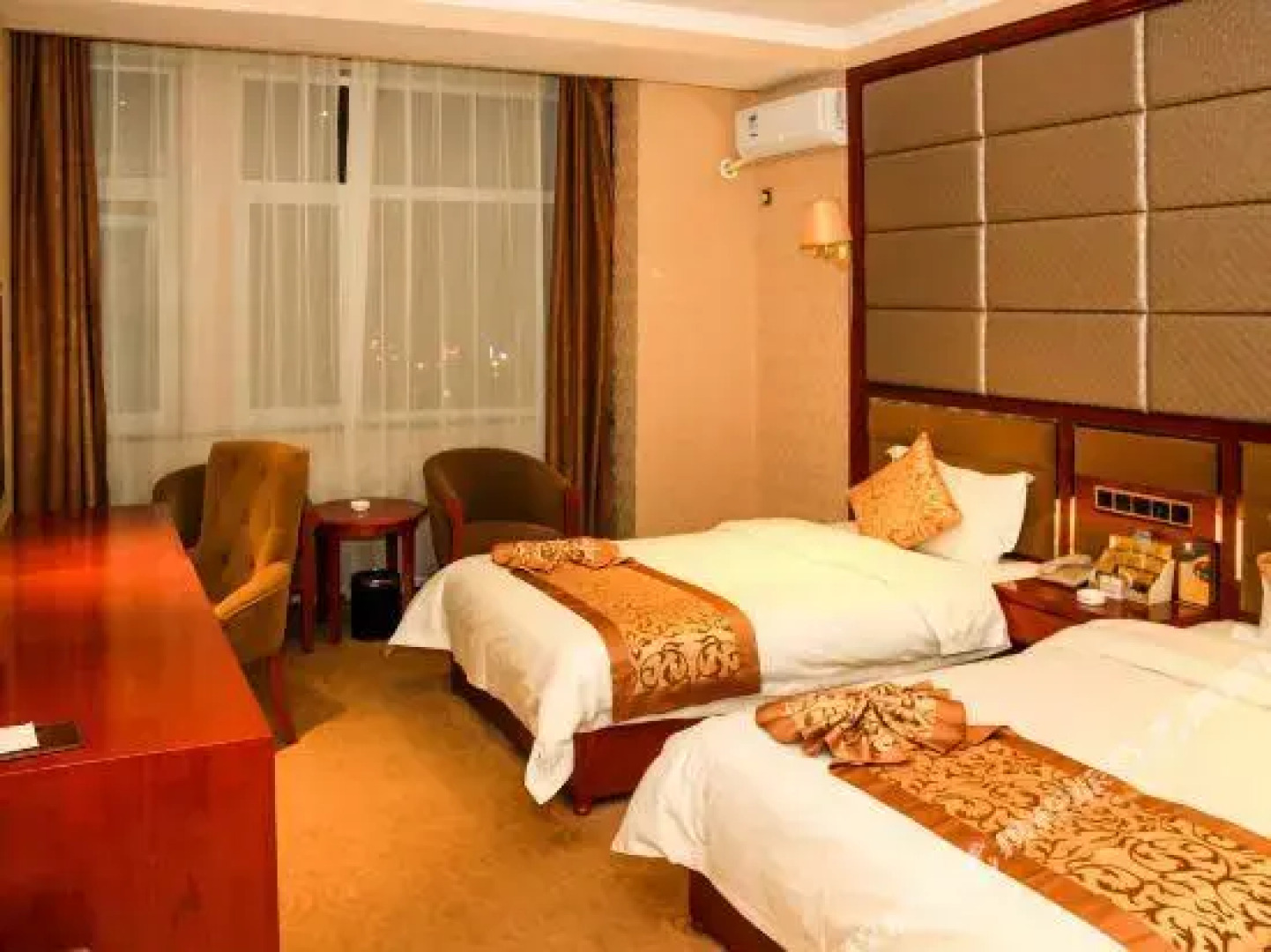 Baotou Di Jing Business Hotel