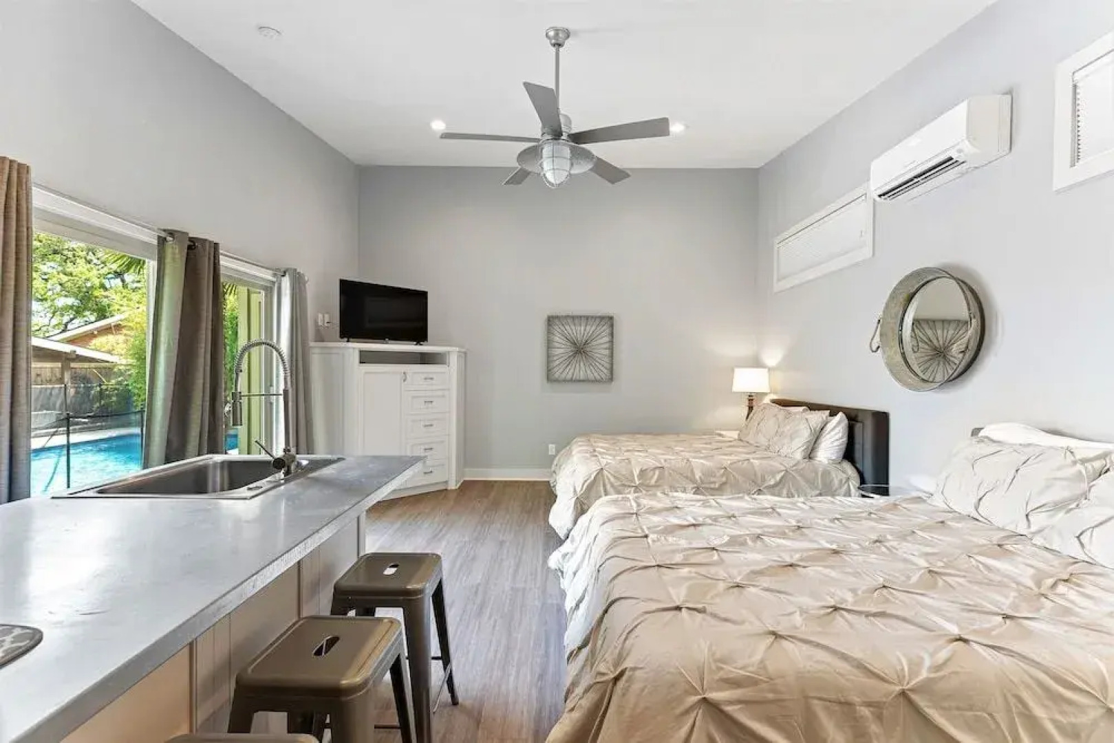 Large Luxury Home W/pool, Hot-tub, Grill/bar, &cin