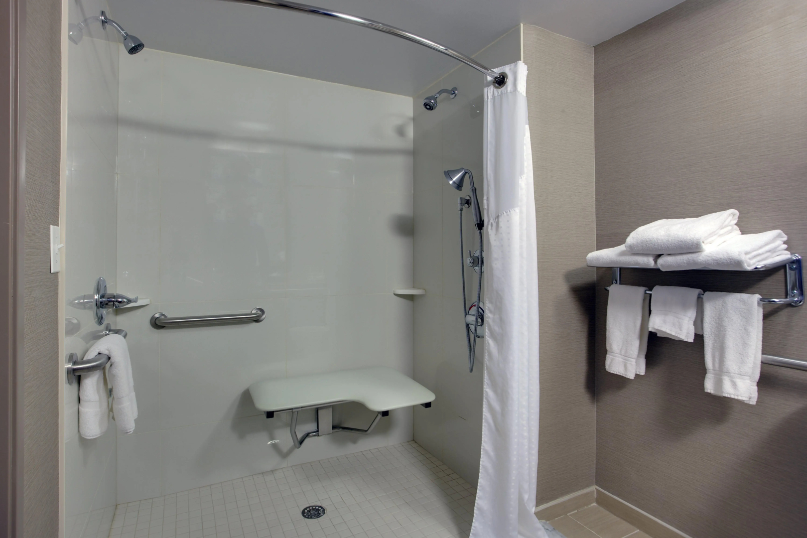 Holiday Inn Express Hotel & Suites Meadowlands Area by IHG