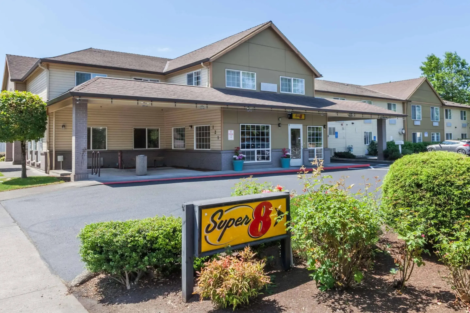 Super 8 By Wyndham Gresham Portland Area OR