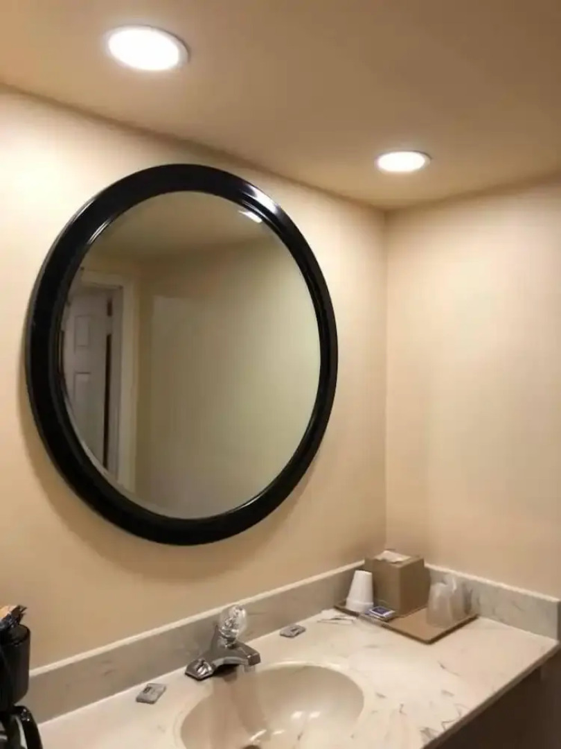 Scottish Inn & Suites