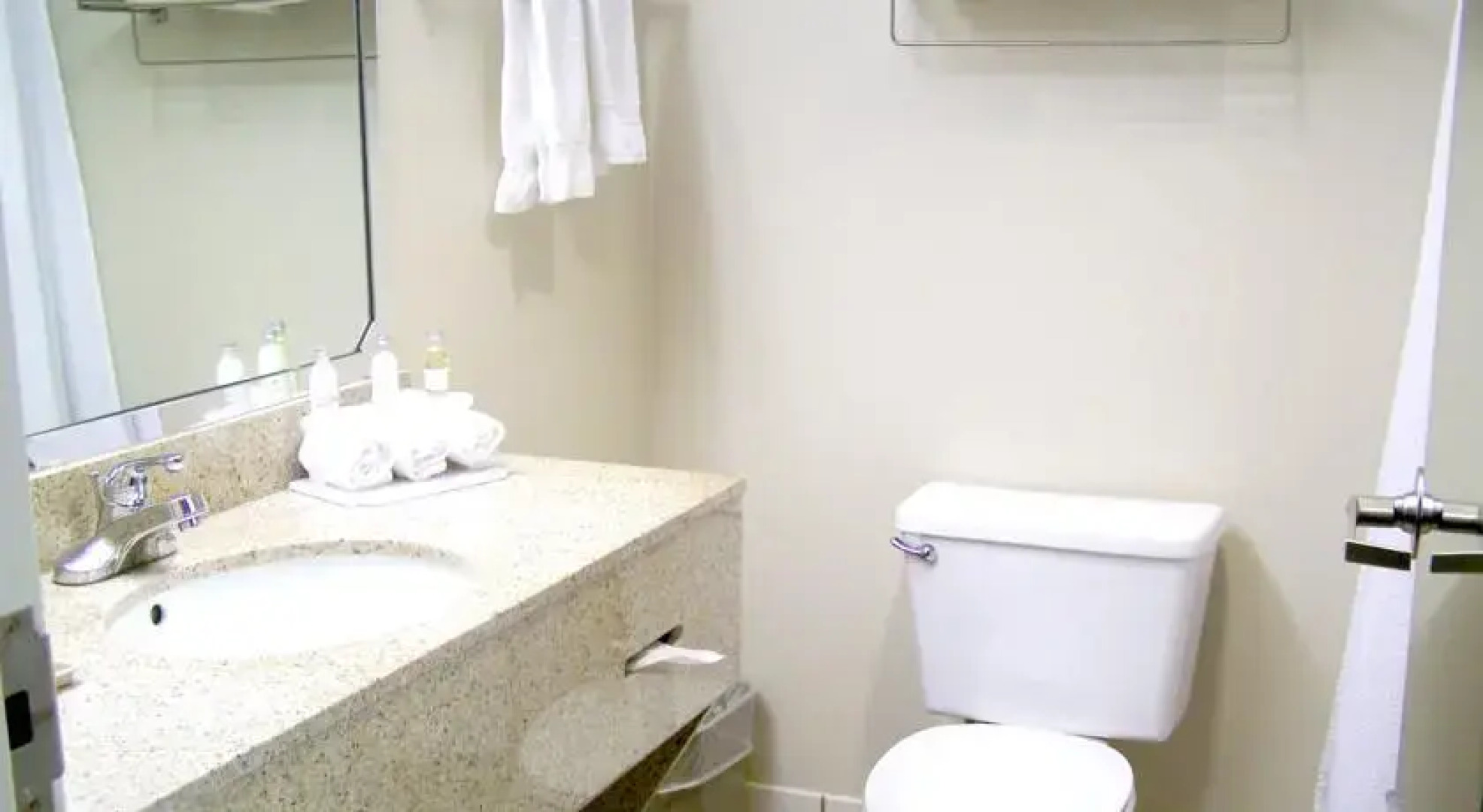 GuestHouse Inn & Suites