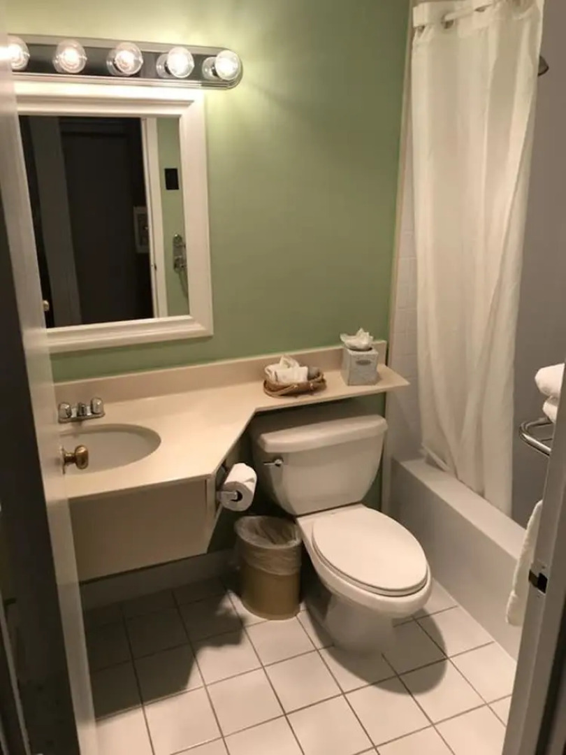 Cohasset Harbor Resort