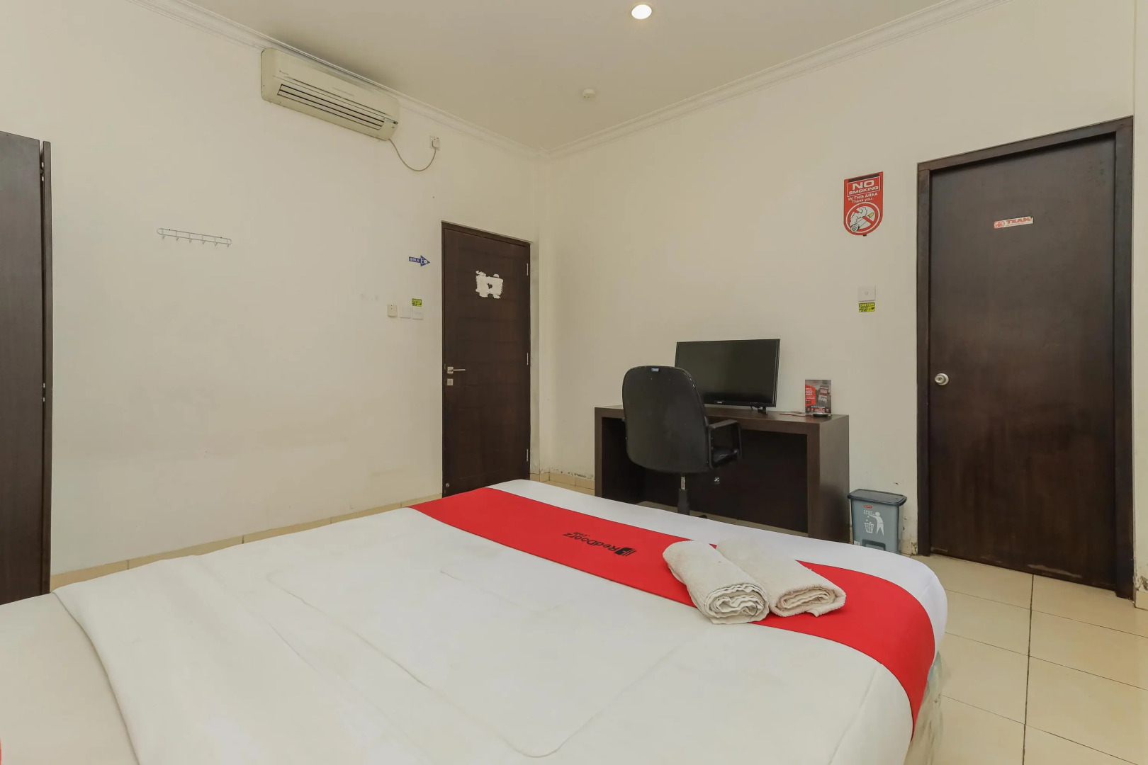 RedDoorz near Juanda Airport T1