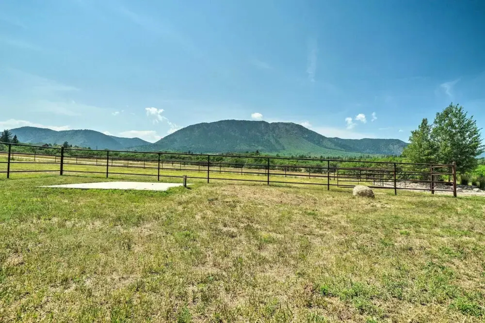 Monument Getaway w/ Hot Tub, 12 Mi to Usaf Academy