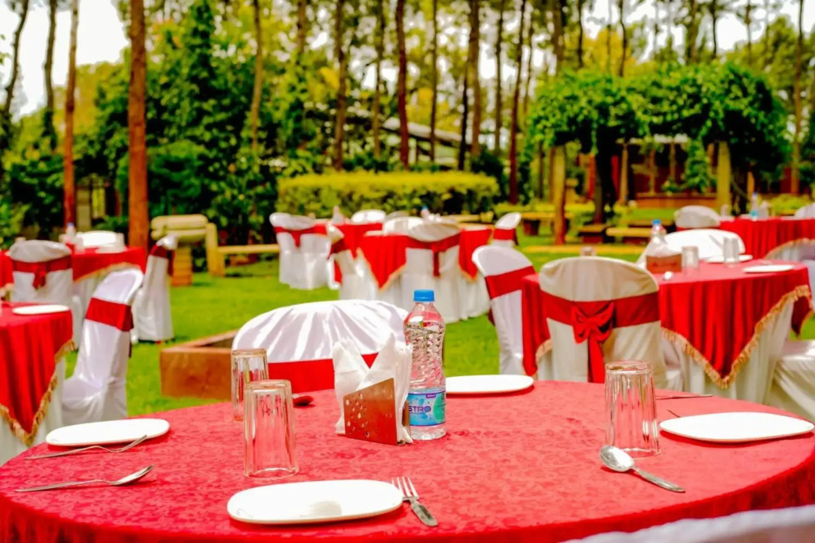 OYO 15708 Sharmada Hidden Nest