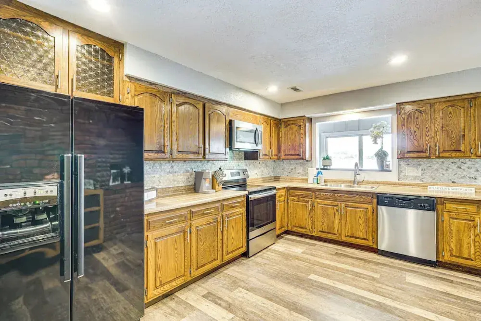 Waterfront Yard, Dock + Game Room: Linn Creek Home