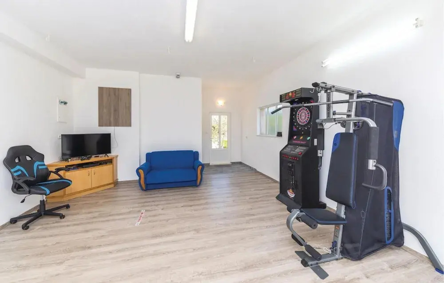 Nice Home in Kastel Kambelovac With Wifi and 4 Bedrooms