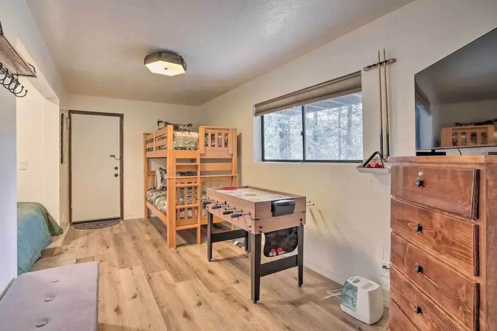 Woodsy Twin Peaks Getaway w/ Hot Tub & Views!