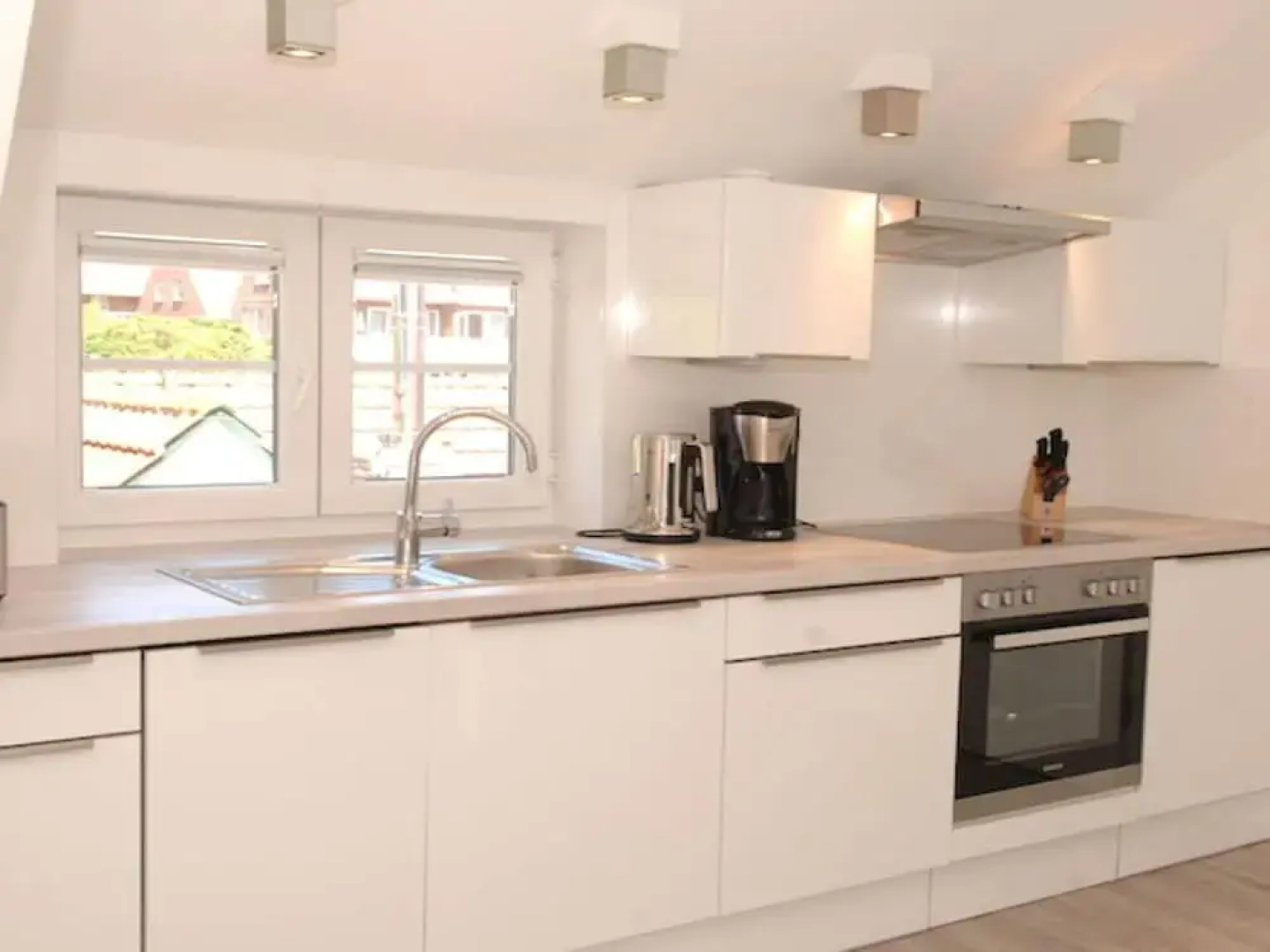 House Flora, Golden Knoepke