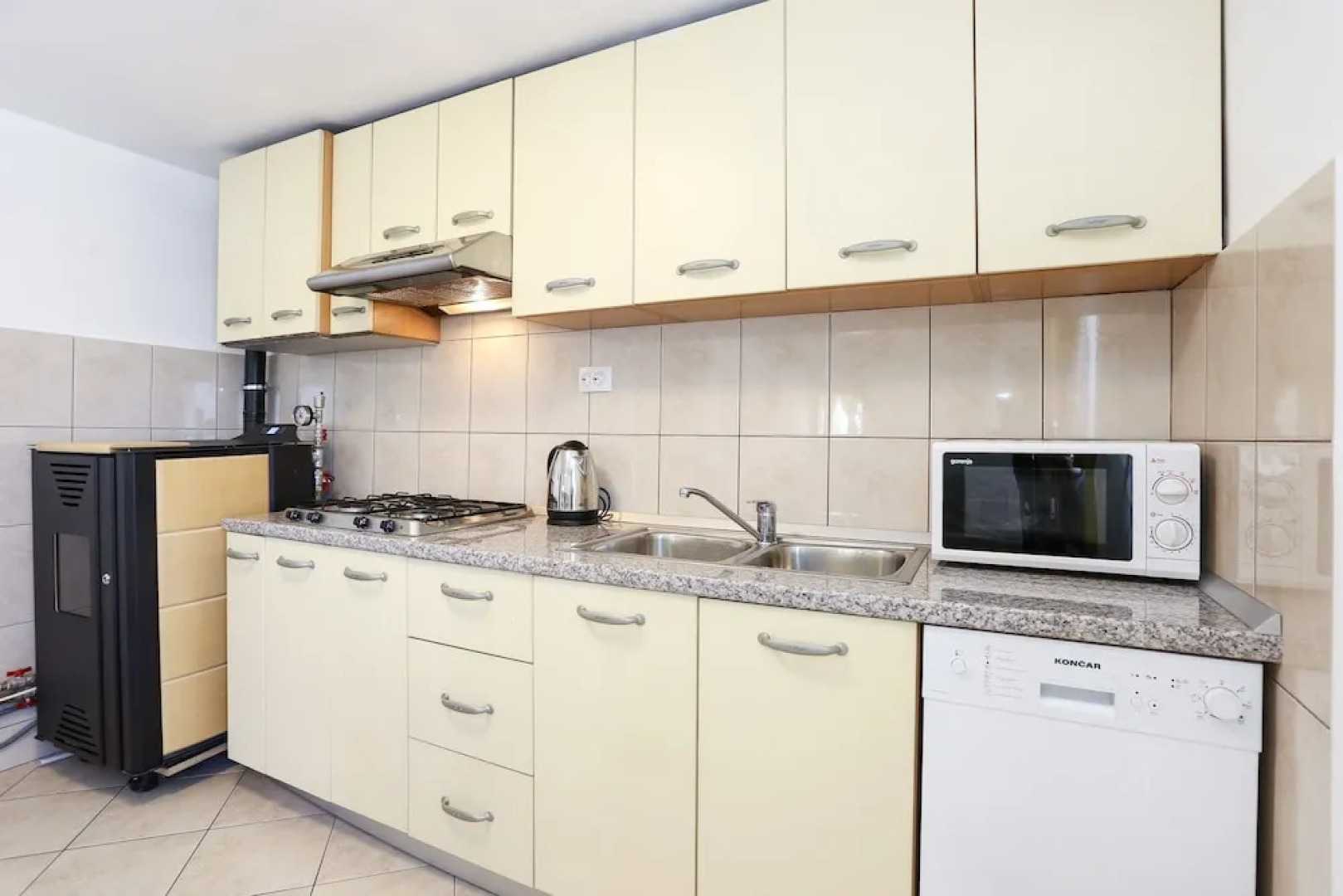 Rustic Stone House Bajeli with Jacuzzi