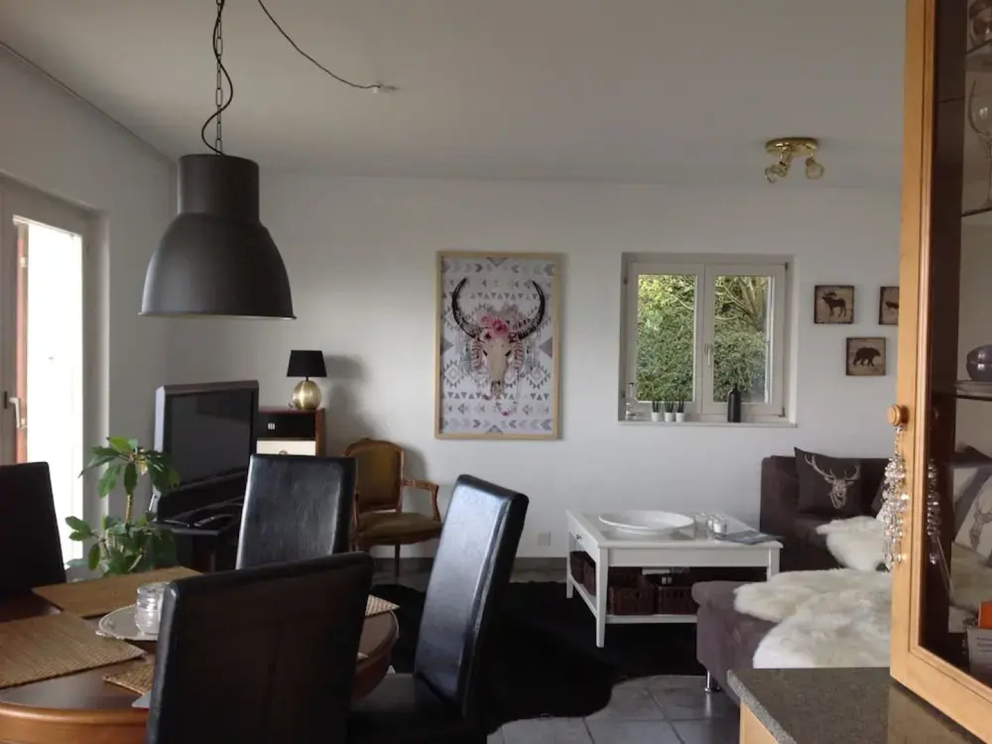 Beautifully Situated House With a View of the Mountain World