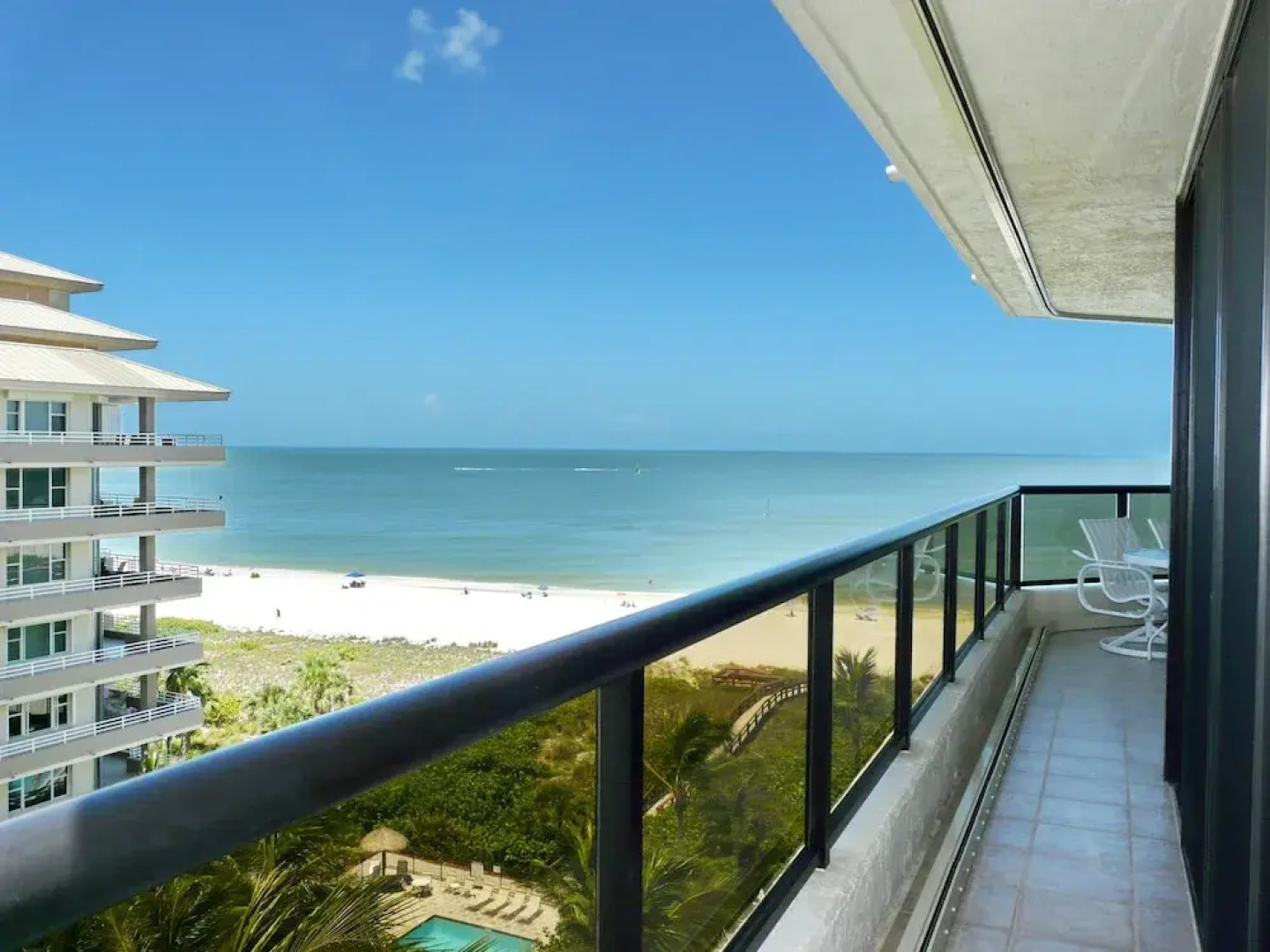 Cozy Beachfront Getaway With Pool and spa