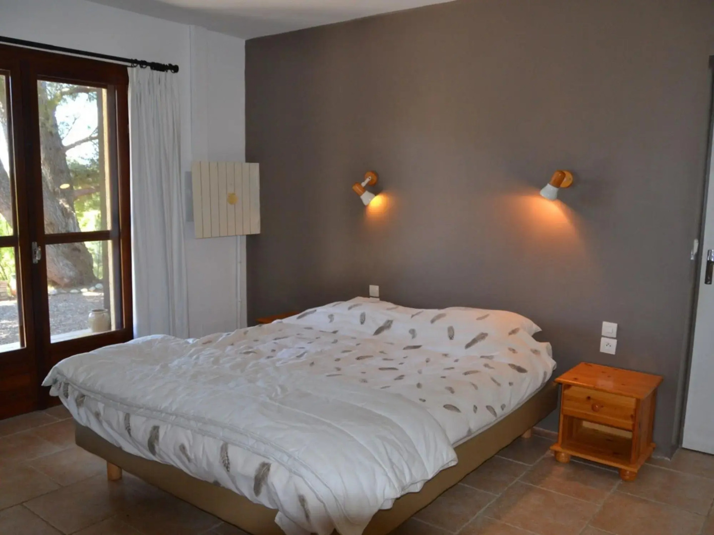 Lovely villa in Cesseras with private swimming pool