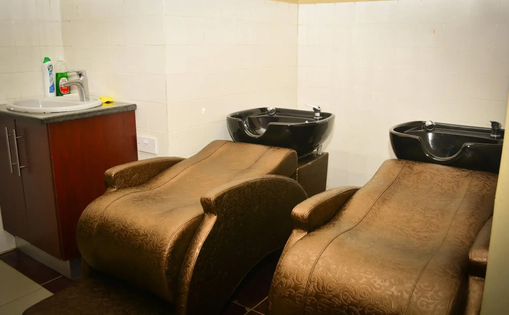 Serendib Suites & Conference Center