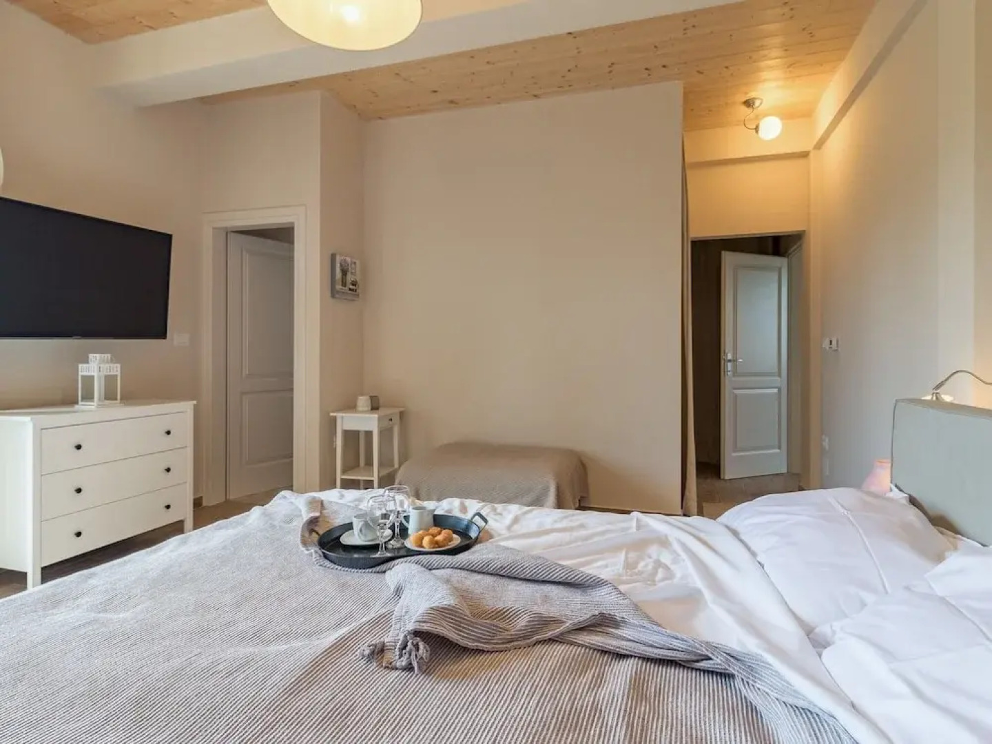 Luxurious Villa in Butkovici with Pool & Hot Tub