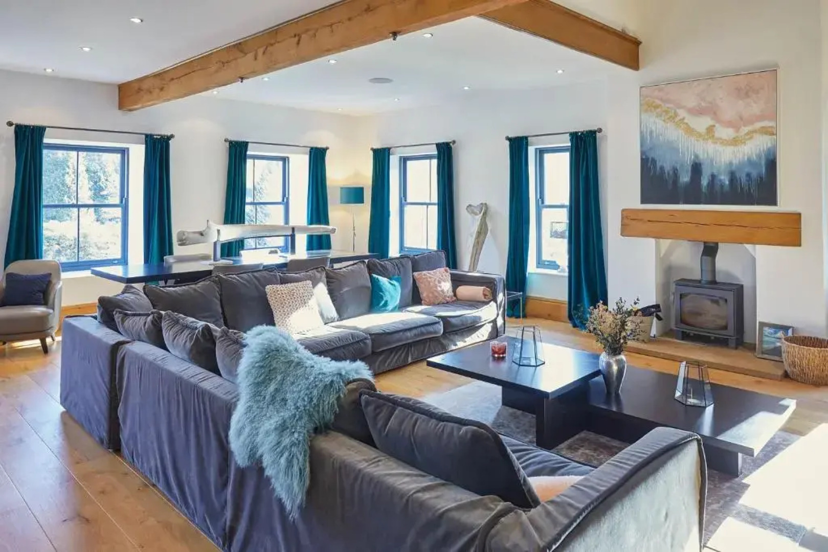 Host Stay The Lakehouse