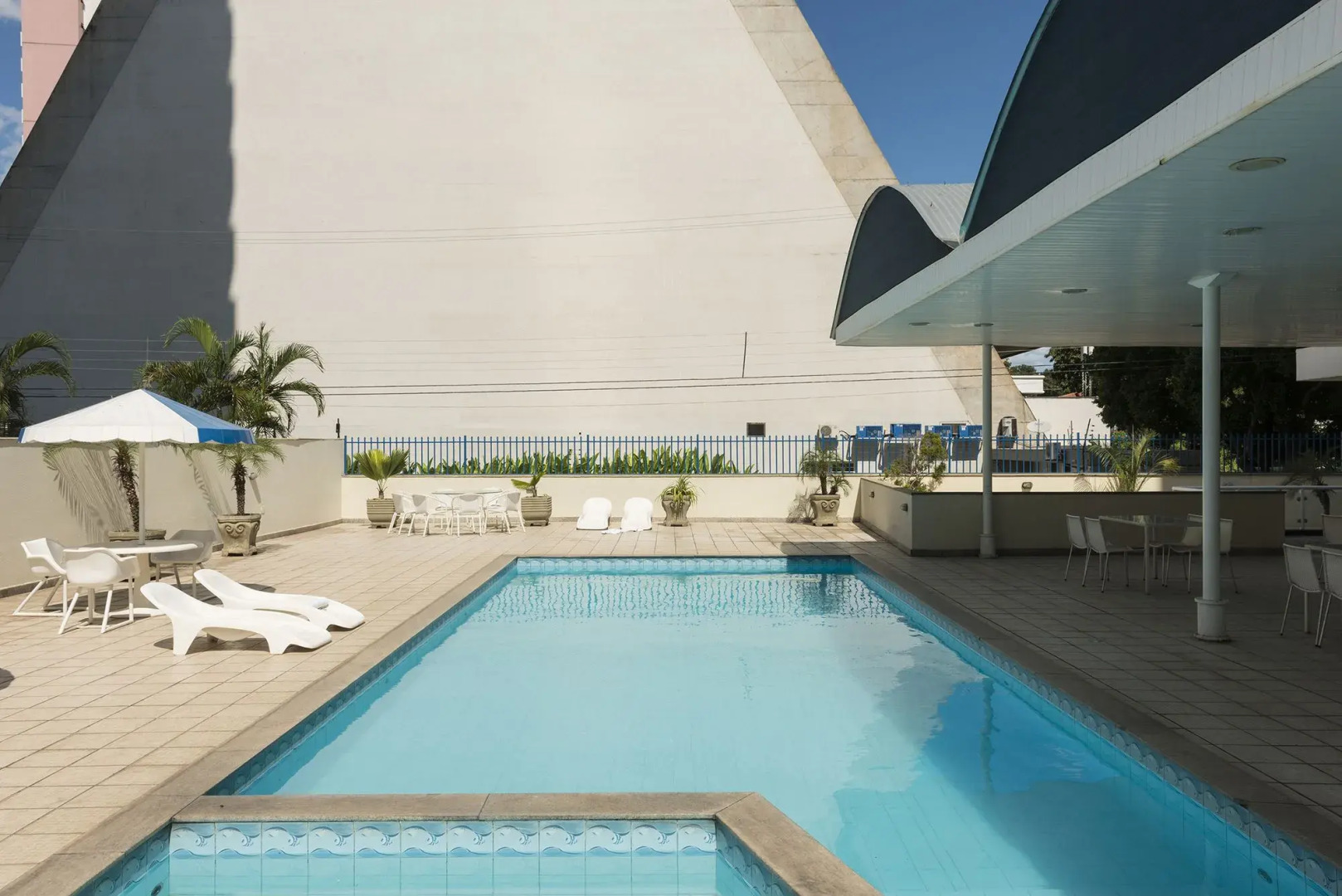 Arrey Executive Hotel