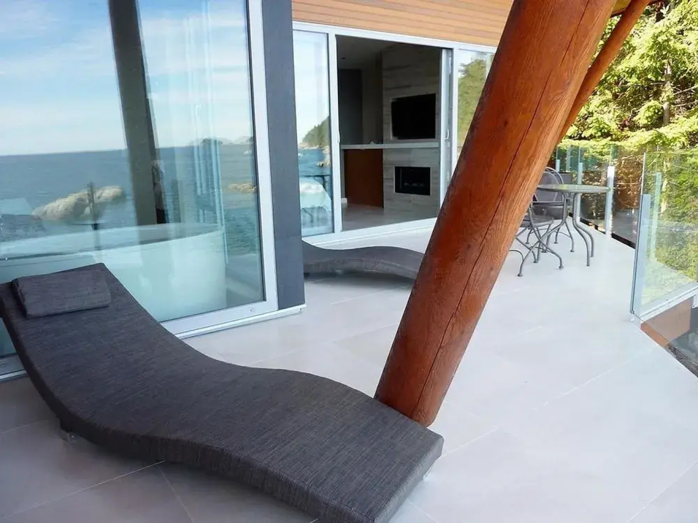 Pointhouse Suites On Sargeant Bay