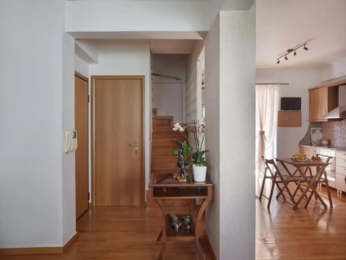 Evi's Voula Home