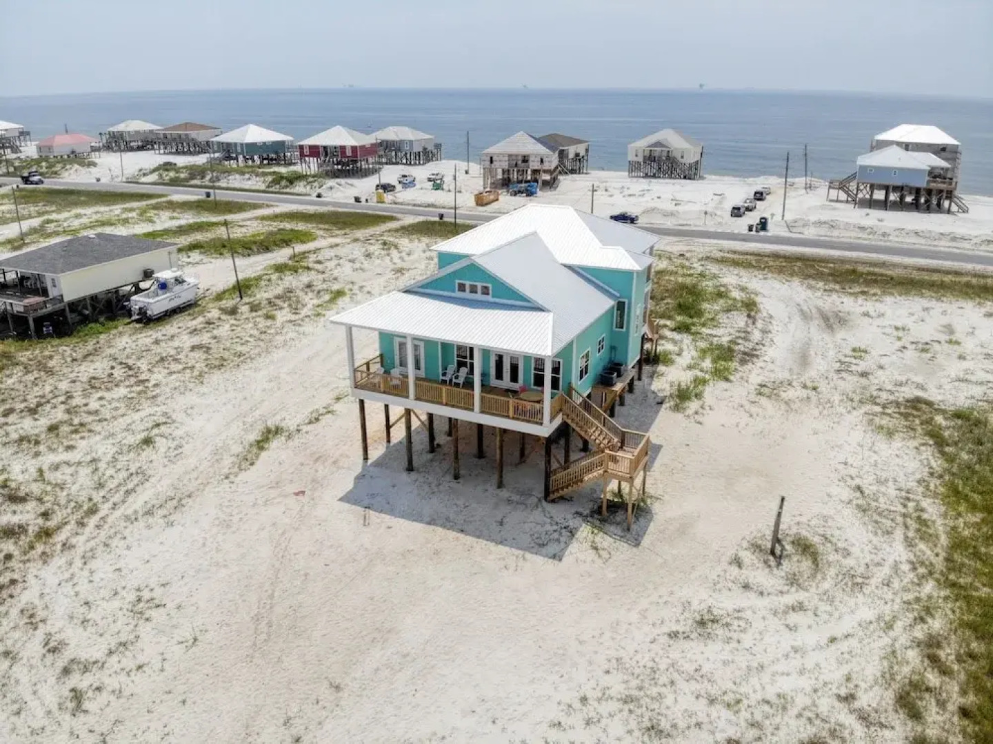 Salty Seahorse - Waterfront! Pet Friendly! Game Room, Pool Table, Beautiful Views - Room For The Whole Family 4 Bedroom Home by RedAwning