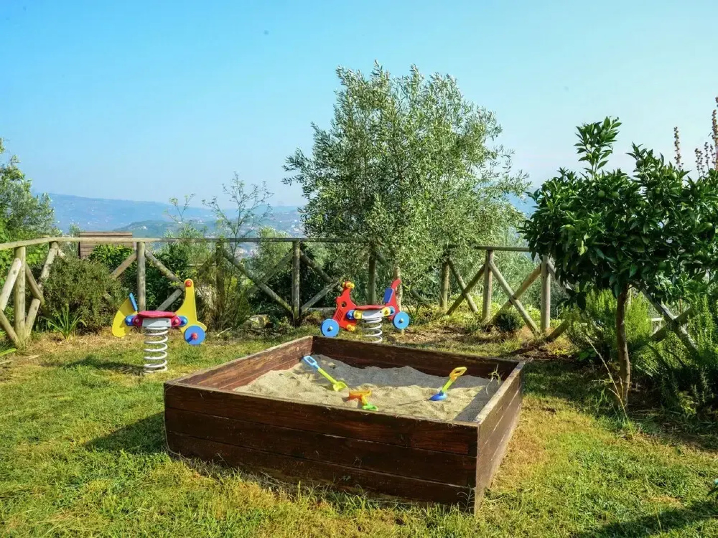 Apartment With Lovely Pool