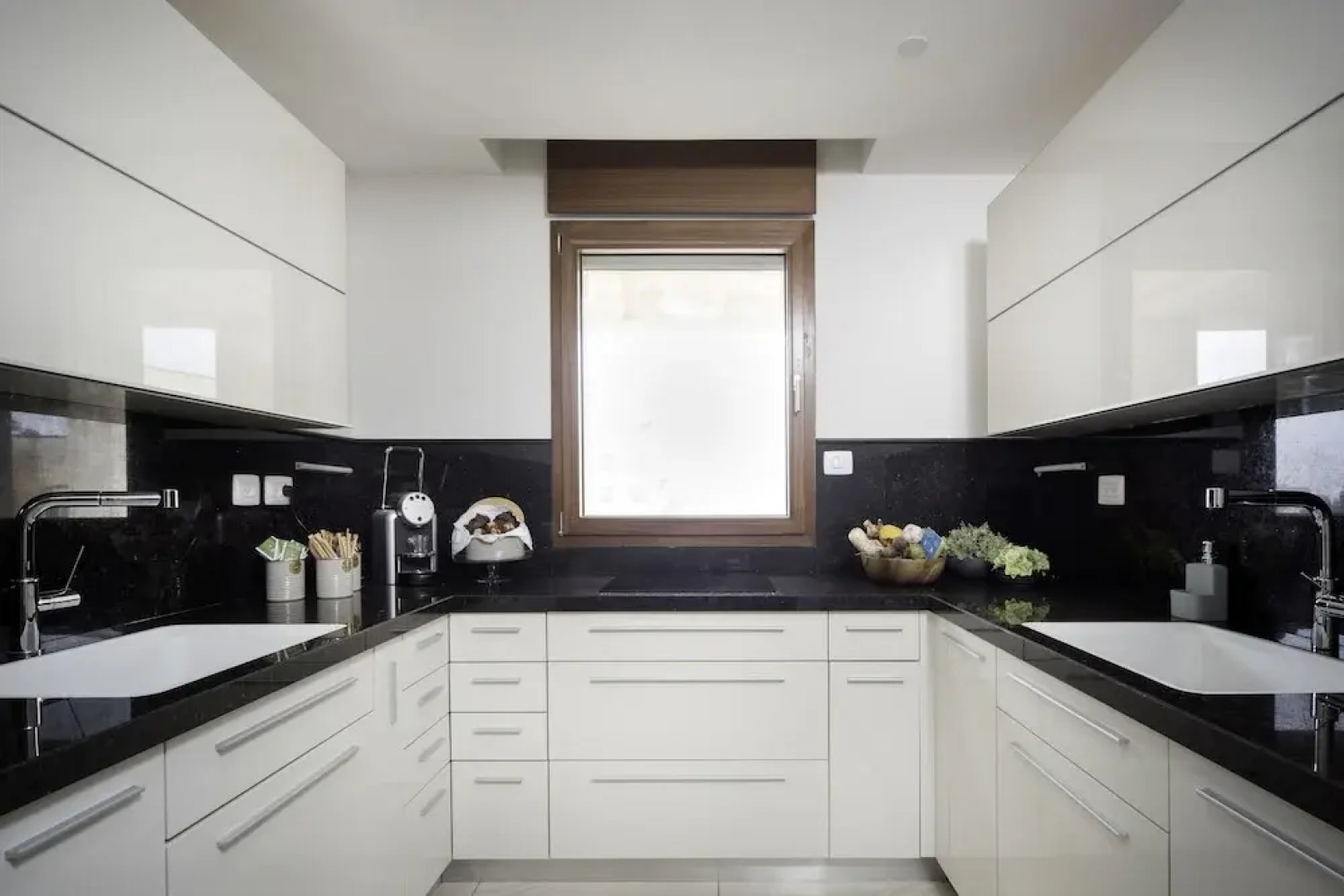 Sweet Inn Apartments- King David Crown