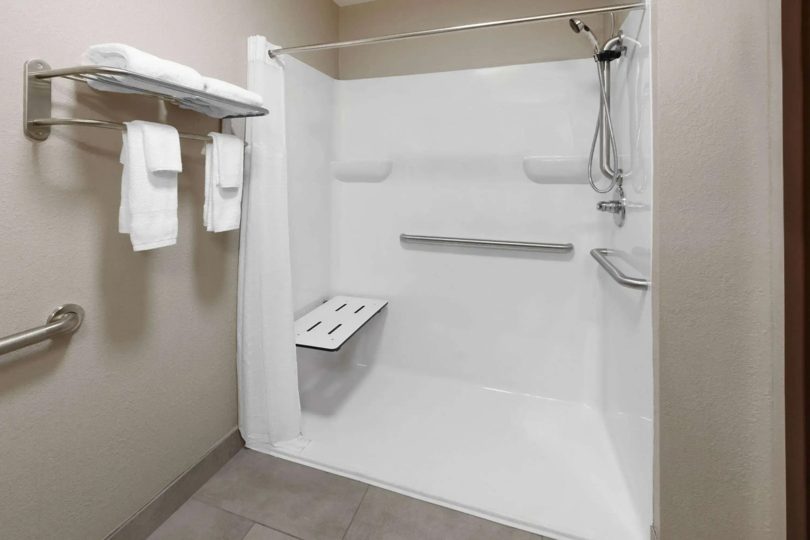 Super 8 by Wyndham Fairmont