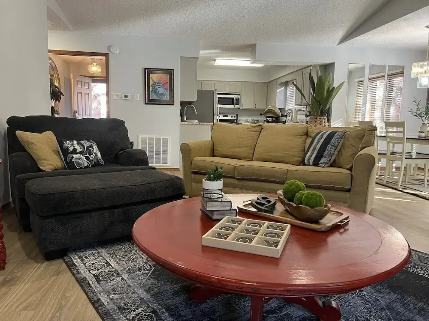 Forest view, log-sided two bedroom, two bath condo on Lake Ouachita. by RedAwning