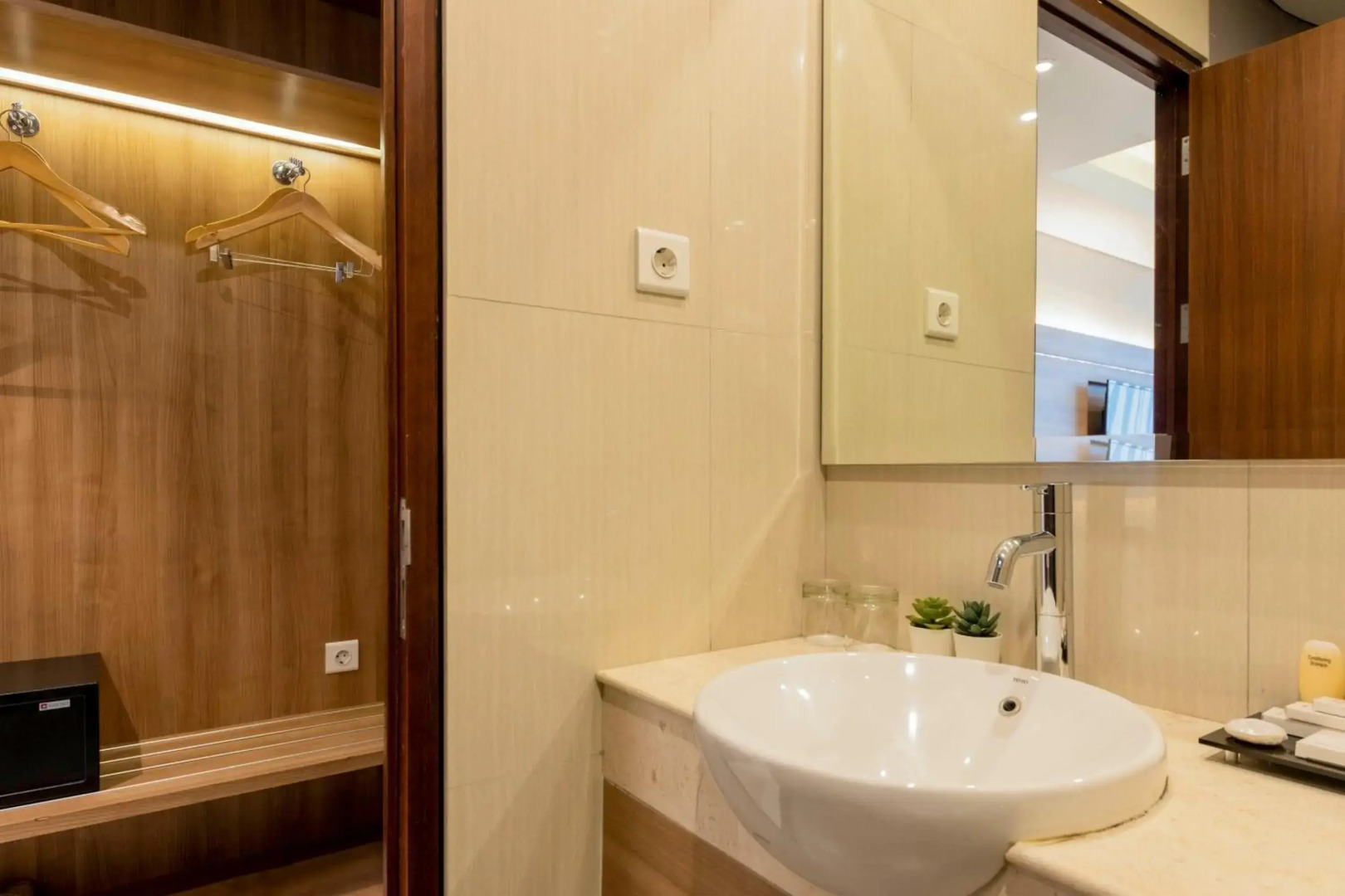 Antero Hotel Jababeka Cikarang