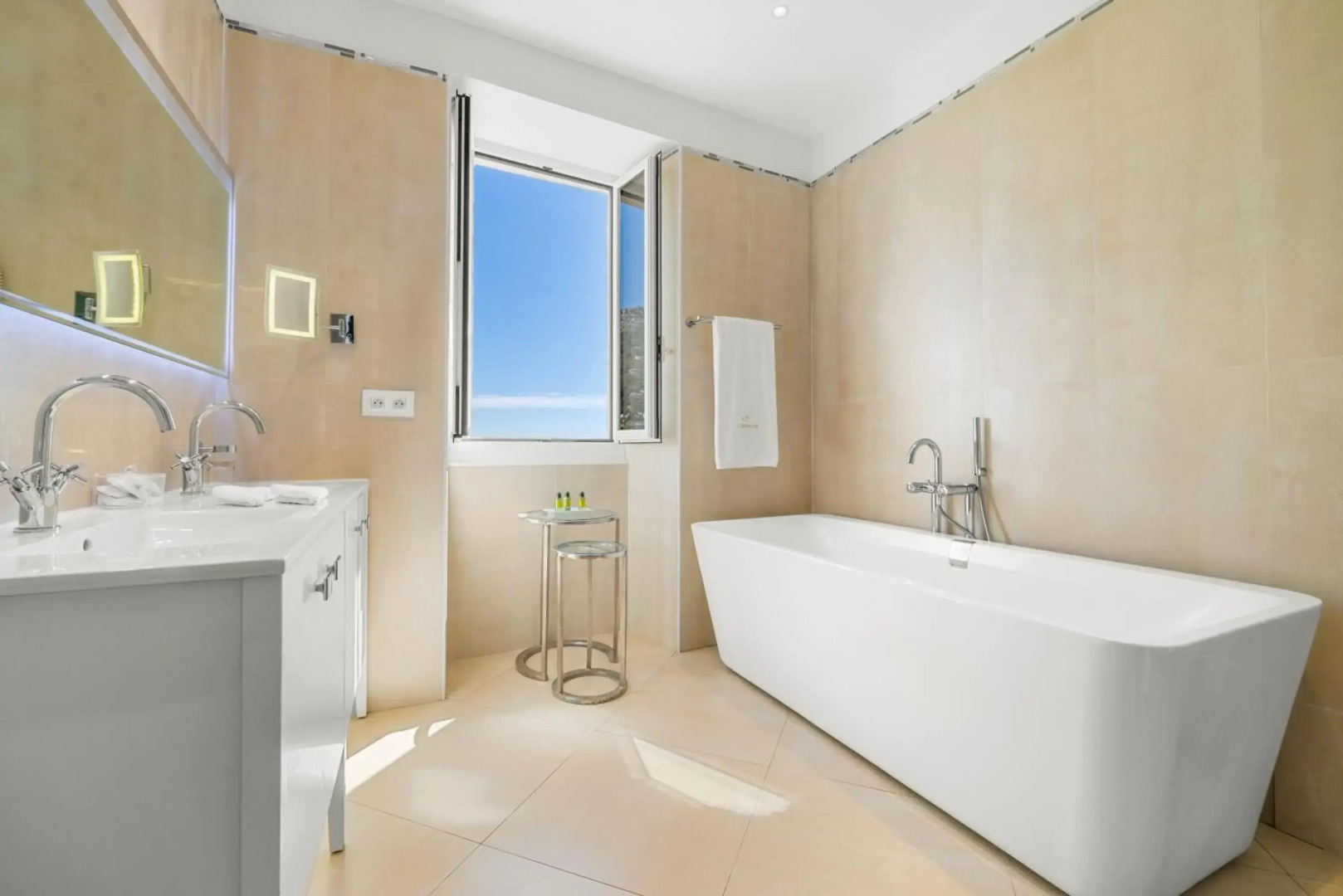 Chateau De La Chevre D Or