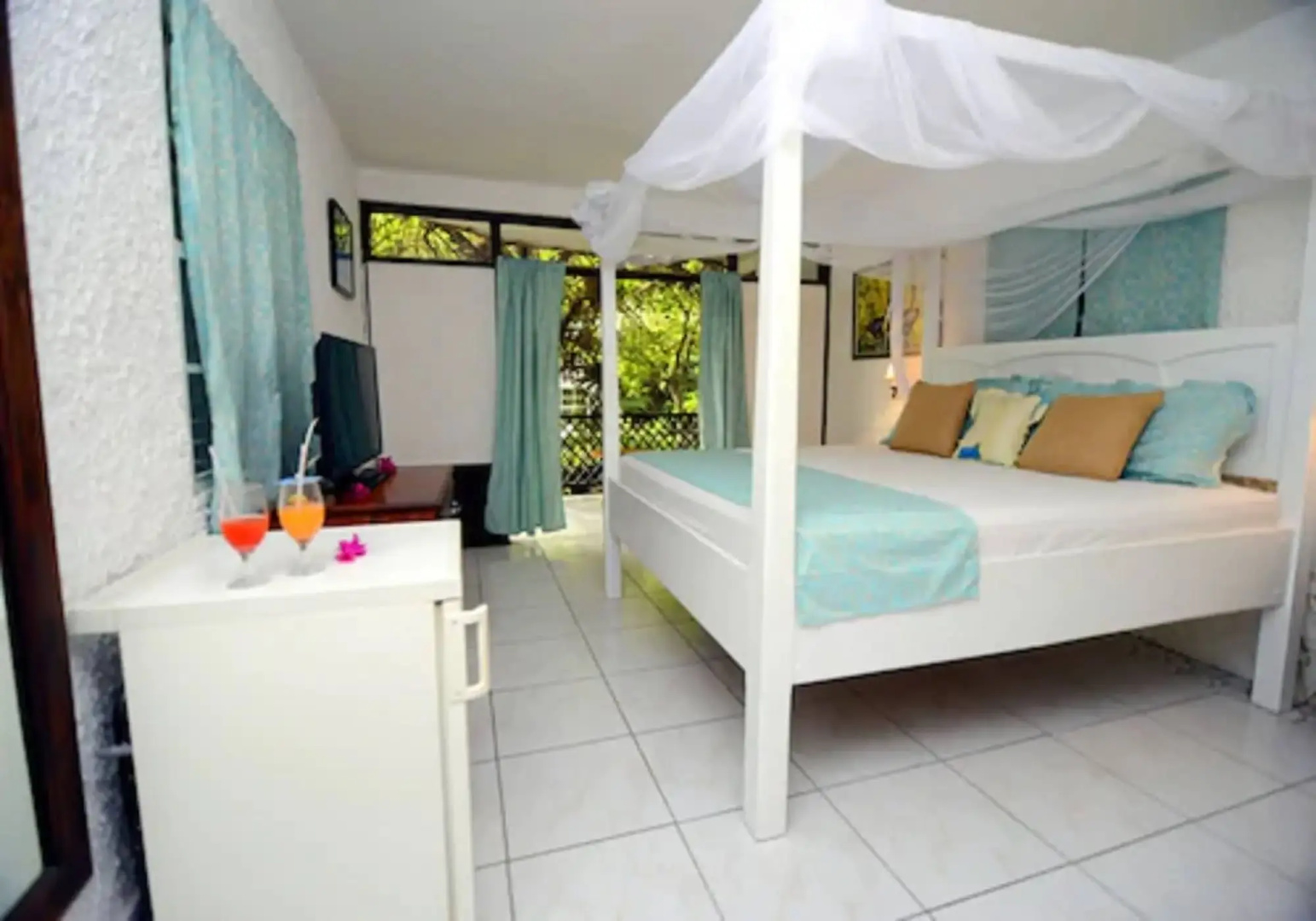 Hummingbird Beach Resort
