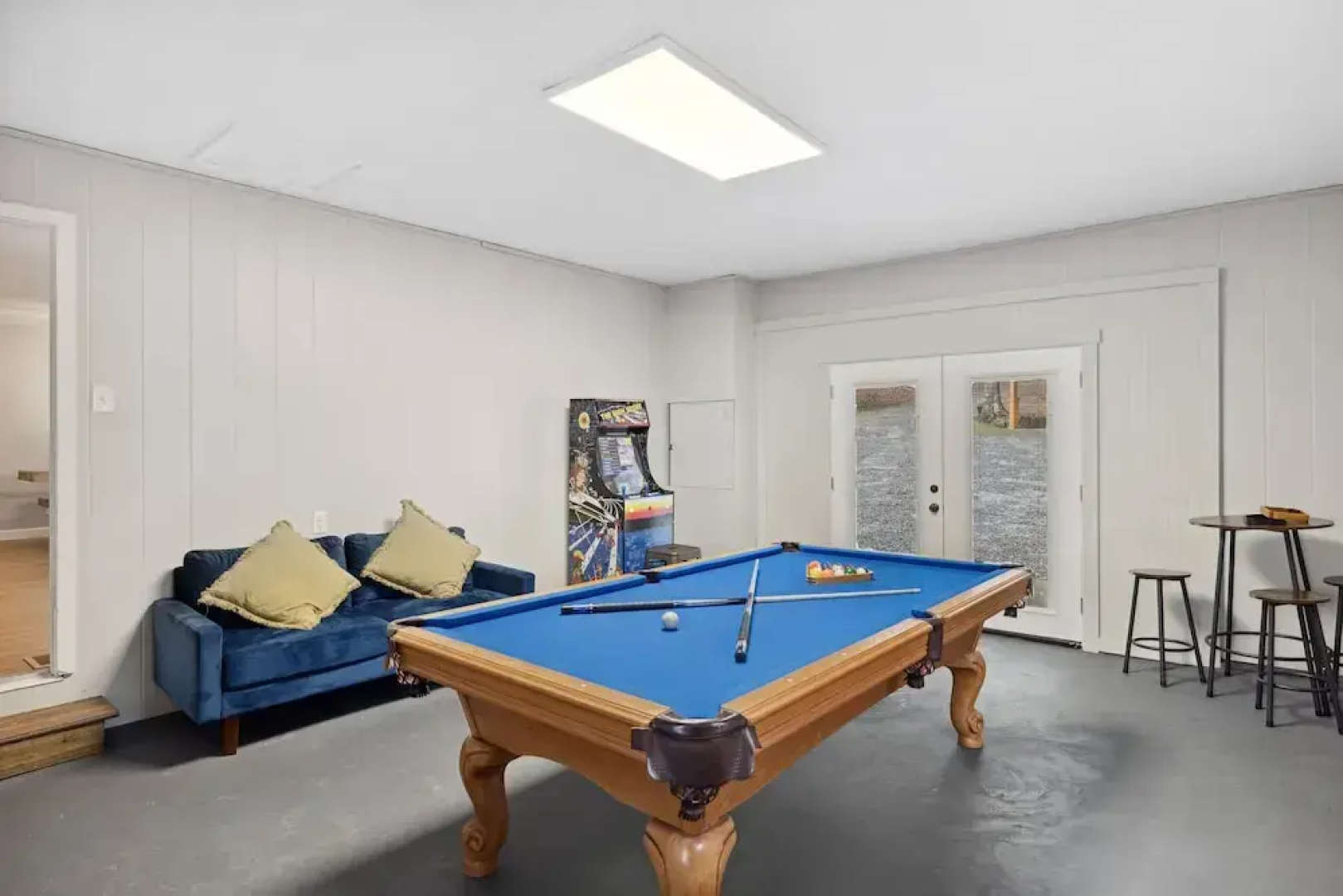 Bluff Mountain Bungalow 4 Bedroom Home by RedAwning