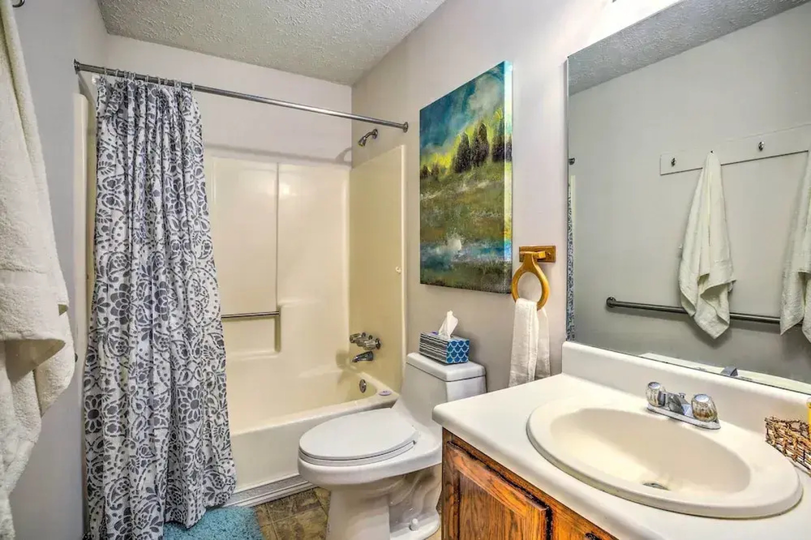 Quiet Home w/ Fire Pit - 1 Mi to Downtown Acworth!