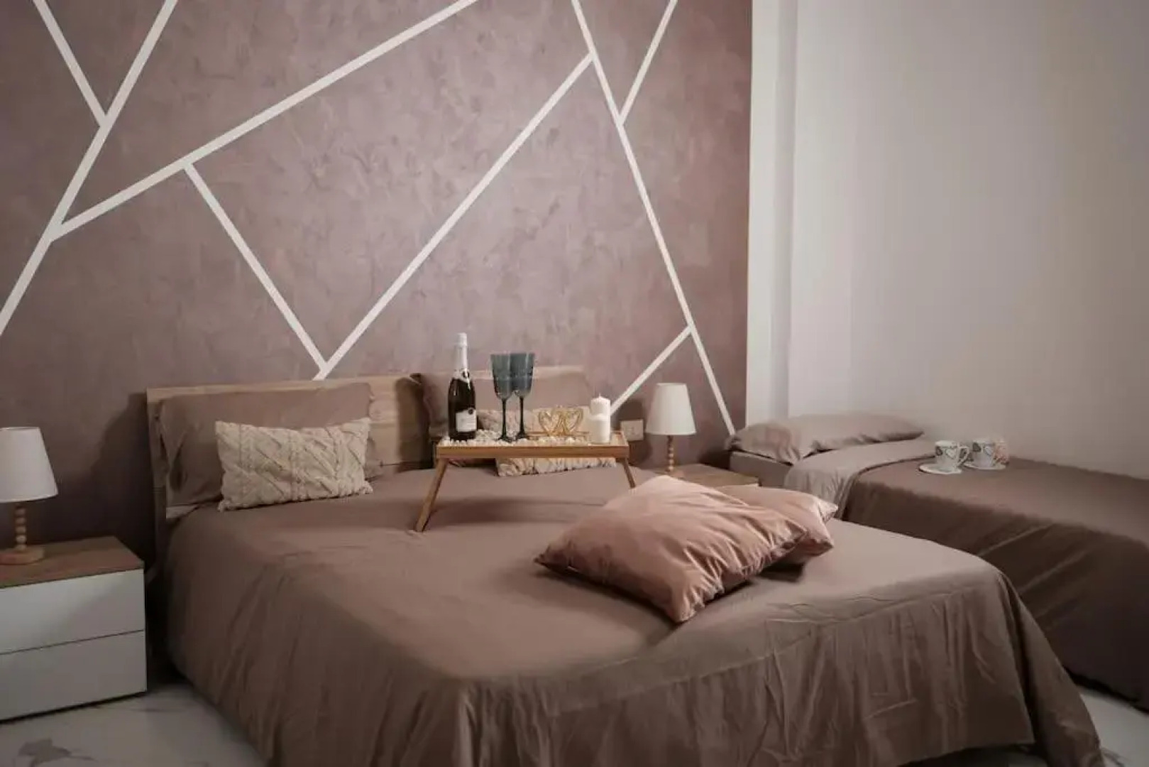 NewLife 8.15 Holiday Home White